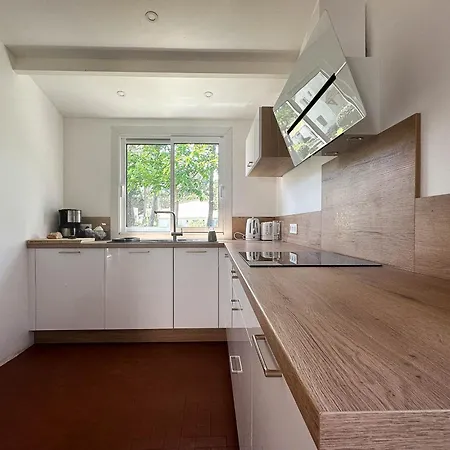 Rénovée 80m², 3 Chambres, 8 Pers, Terrasse, Parking - Fr-1-705-71 *