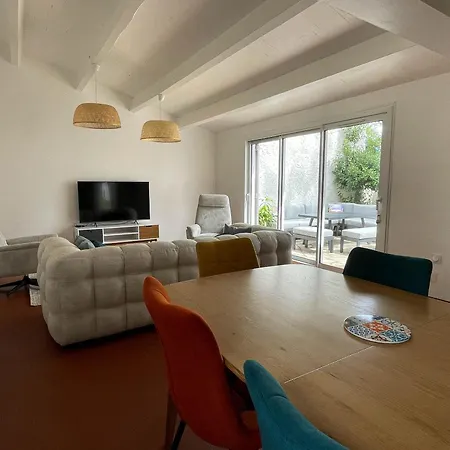 Holiday home Renovee 4 Pieces 80m² Avec Patio Prive Et Acces - La Palmyre - Fr-1-705-71 *
