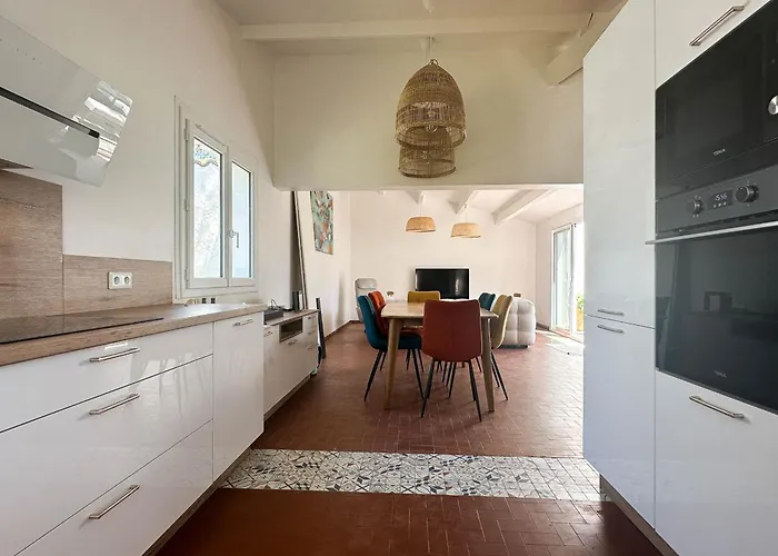 Renovee 80m², 3 Chambres, 8 Pers, Terrasse, Parking - Fr-1-705-71